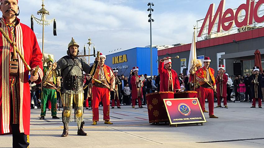 M1 Adana AVM'de muhteşem kurtuluş konseri