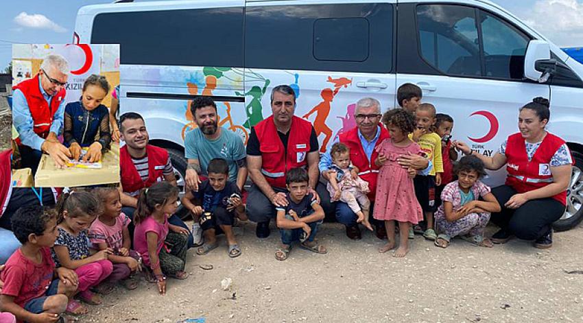 Ebeveynler tarlada çocuklar Kızılay'a emanet