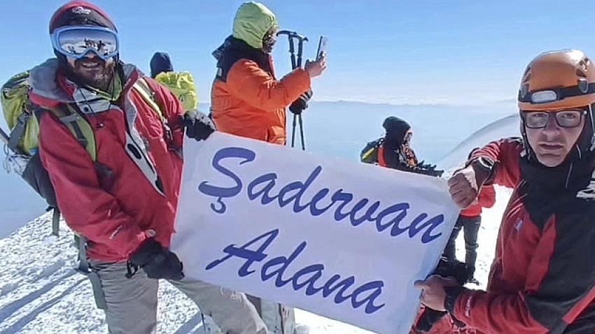 2 'Cesur' arkadaş Ağrı Dağı’na tırmandı