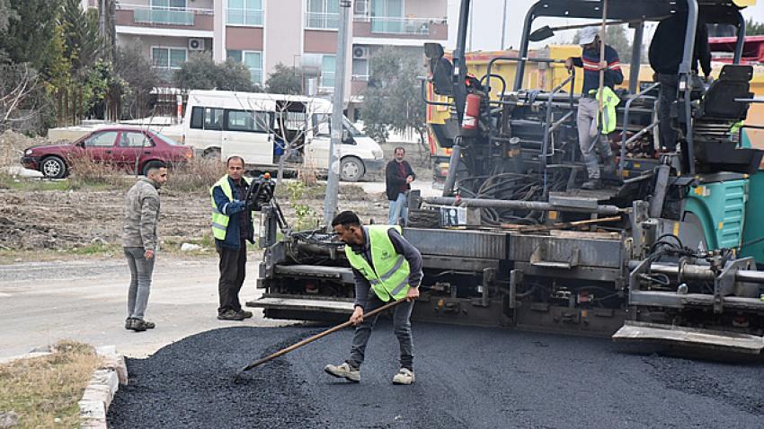 Ceyhan’da Yaz-Kış Asfalt Çalışmaları Sürüyor