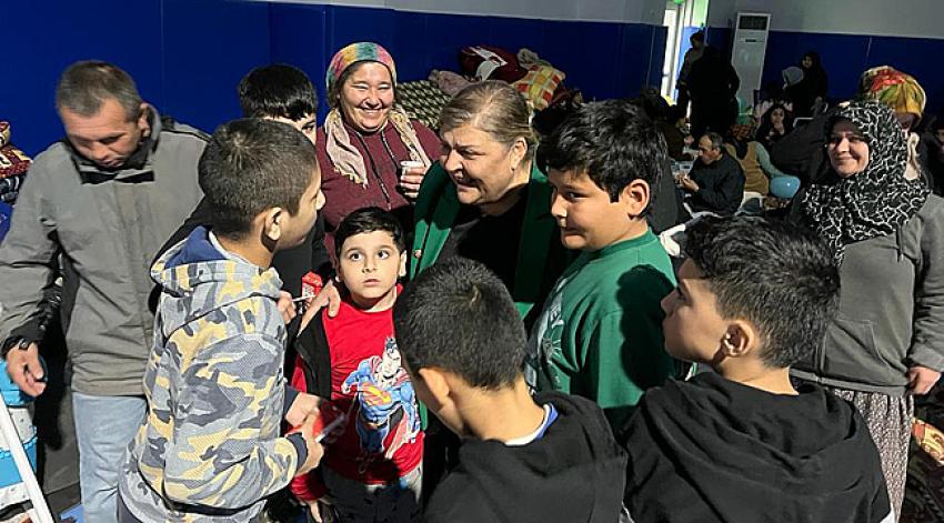 Başkan Erdem’den anne şefkati