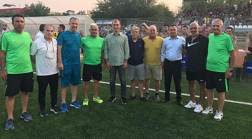 Dostlar Masterlar Derneği’nden futbol resitali