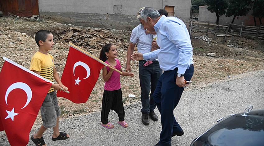 Başkan Karalar ilçe ilçe gezip halkın sorunlarını dinliyor