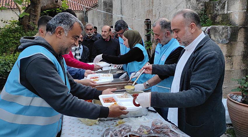 Tarihi Ramazanoğlu Medresesi’nde iftar