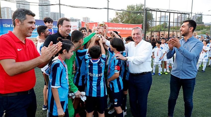 U-12 futbolda şampiyon Adana Demirspor